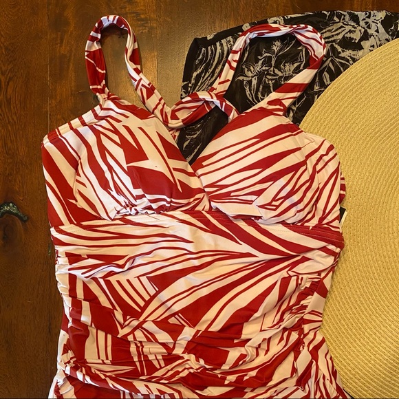 Miracle ‘Dreamsuit’ Red/White Tropical 🌴 NWT - Picture 2 of 8